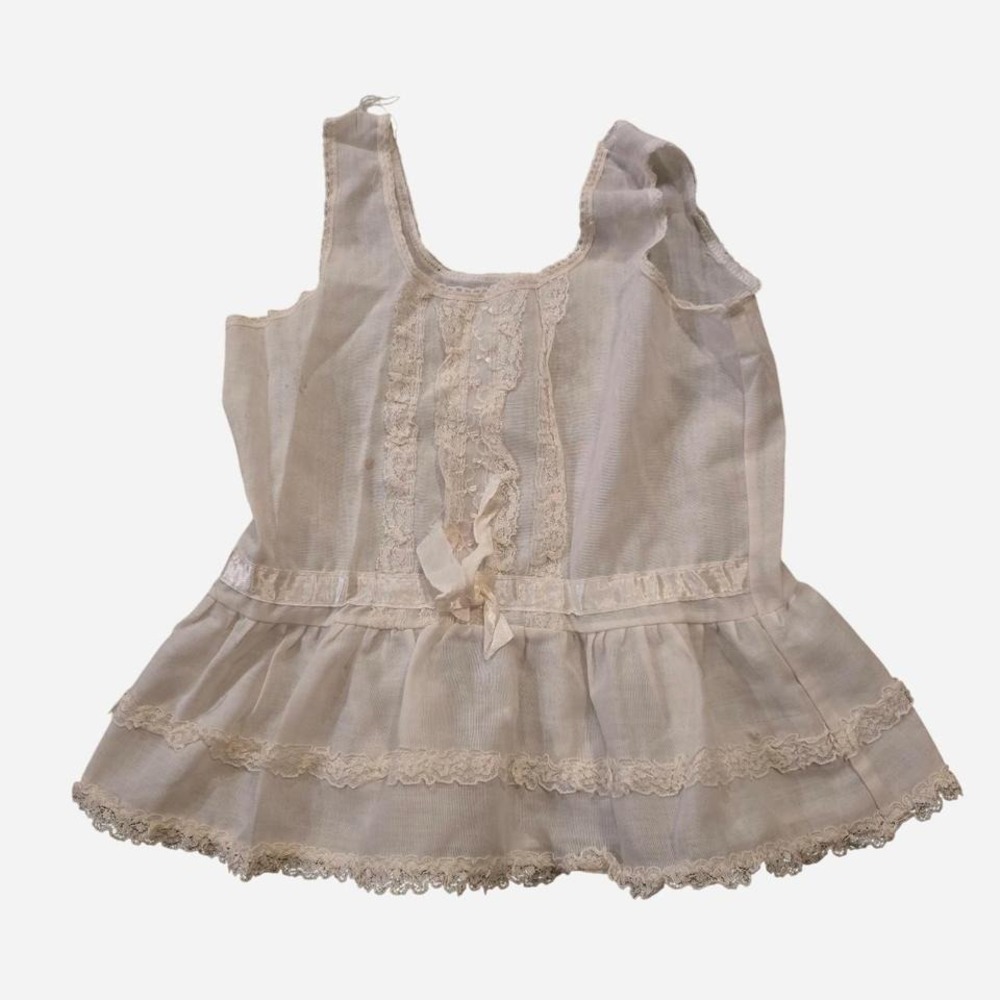 True vintage‎ Cream lace baby dress with a touch of whimsy